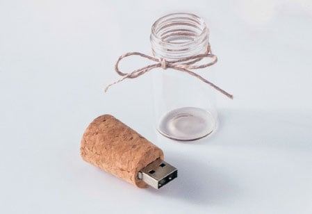 Chiave USB in ampolla vetro e sughero