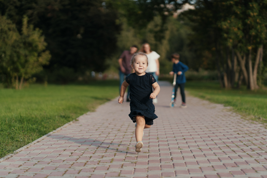 bambino che corre